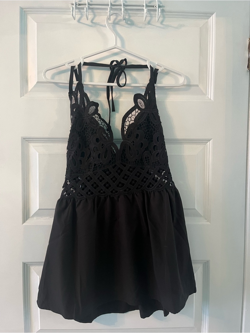 NWOT black crochet lace tank top size Medium